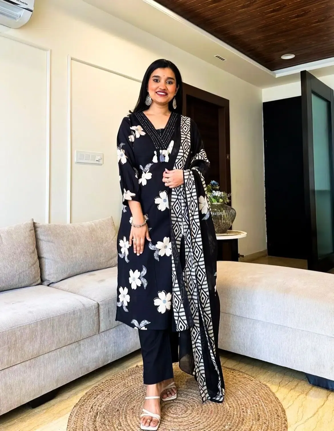 Straight Discharge Floral Print Kurta Set with Balloon Sleeves